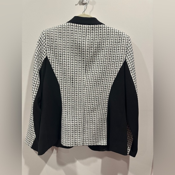 Ivanka Trump blazer - Picture 2 of 4